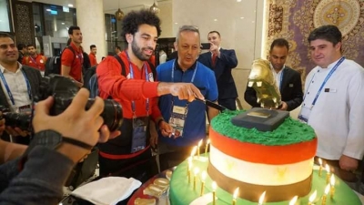 كل سنة وأنت فخر العرب .. محمد صلاح يحتفل بعيد ميلاده.. اليوم