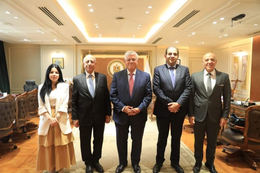 وزير التعليم العالي يعقد اجتماعا مع رئيس الأكاديمية العربية للعلوم والتكنولوجيا والنقل البحري