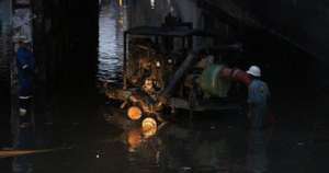 سقوط كابل كهرباء فى مياه الأمطار بمنطقة باكوس بالإسكندرية