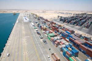 اقتصادية قناة السويس: تداول  91 سفينة بمينائي السخنة والأدبية بحمولة 2 مليون طن خلال مارس