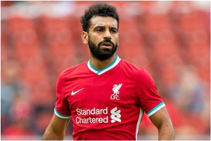 وزير الرياضة يطمئن على حالة اللاعب «محمد صلاح» بعد إصابته بكورونا