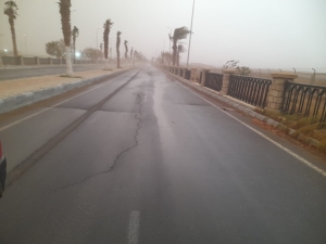 بسبب الأحوال الجوية.. انقطاع التيار الكهربائي عن شوارع مدينة أبو سمبل بأسوان