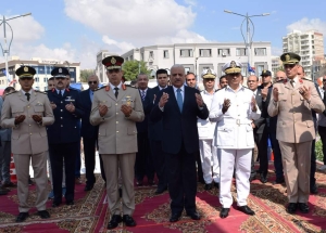 محافظ السويس وقائد الجيش الثالث ومديرالامن والقيادات يضعون أكاليل الزهور على النصب التذكاري