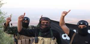 الضربات الجوية تخفض عائدات داعش من النفط الى 30 % .