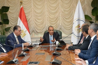 ‏‎وزير الخارجية والهجرة وشئون المصريين بالخارج يجتمع مع قيادات وأعضاء قطاع الهجرة بالوزارة
