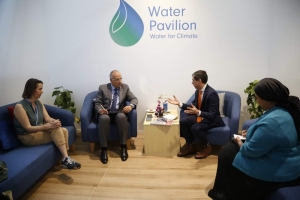 الدكتور سويلم يلتقى السكرتير التنفيذي لمنظمة &quot;الشراكة العالمية للمياه&quot; (GWP)  على هامش مؤتمر المناخ