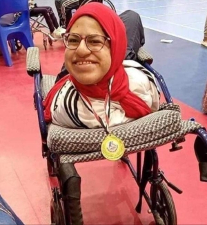 وزير الرياضة يهنىء طالبة من ذوي الهمم بعد فوزها بمسابقة الفنون التشكيلية على مستوى جامعة القاهرة