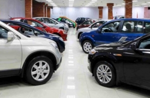 خبير: انخفاض أسعار السيارات مستمر حتى مارس المقبل