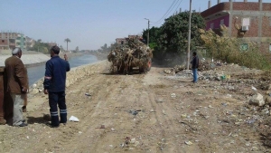 رصف طرق ونظافة طريق الترعة وانشاءات بمحطة مياه ابو عارف بحي الجناين محافظة السويس