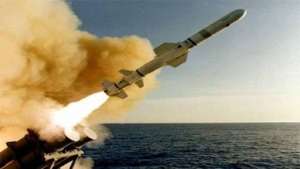 عشرات الصواريخ الأميركية تستهدف قاعدة عسكرية بسوريا