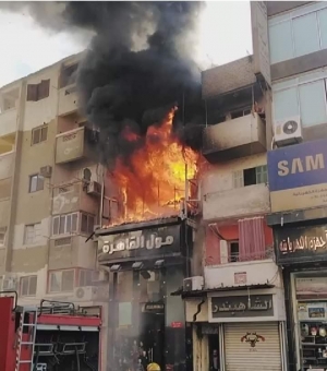 بالصور .. حريق ضخم يلتهم مول تجاري بشارع احمد عرابي بالسويس واخلاء المنزلين المجاورين