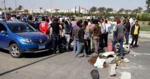 مواطنون يقطعون طريق الرحاب احتجاجا على مقتل بائع شاى على يد أحد أمناء الشرطة