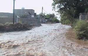 السيول تغرق قريه باكملها بوادي النطرون والمحصله 72 مصاب و3 وفيات والجيش يتدخل لانقاذ الموقف