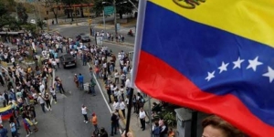 الولايات المتحدة الأمريكية تحث مواطنيها على مغادرة فنزويلا