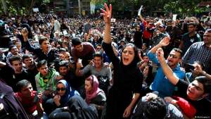 مقتل شخصين في الاحتجاجات الإيرانية