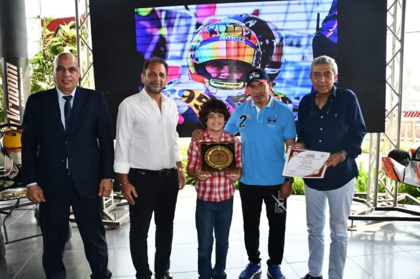وزير الشباب والرياضة يُكرم الطفل زين الحمصاني لحصوله على المركز التاسع في أقوى بطولة دولية للكارتينج