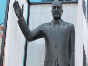 تمثال الزعيم الراحل جمال عبدالناصر