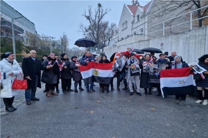 إقبال كثيف من المصريين على صناديق الاقتراع بالسفارة المصرية بجنيف.