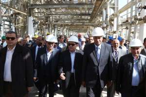 بالصور.. ننشر تفاصيل زيارة وزير البترول لشركات السويس