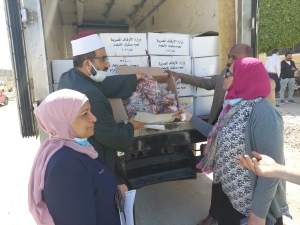 وكيل أوقاف السويس : وصول 2 طن لحوم صكوك الاطعام ( دفعة رابعة ) لتوزيعها علي الأسر الأولي بالرعاية .