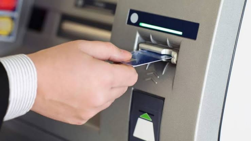 رسوم السحب النقدي من ماكينات ATM