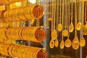 الذهب يتراجع خلال التعاملات المسائية.