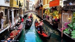 تحول المياة بالقناة الرئيسية لمدينة البندقية للون الأخضر الفاقع ....