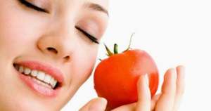 ماسك الطماطم حل من مطبخك للقضاء على المسام الواسعة وتنظيف البشرة