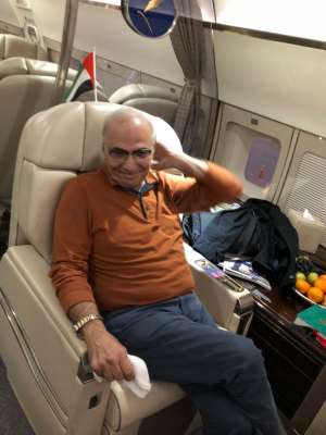 أحمد شفيق يغادر الإمارات عائدا إلى القاهرة