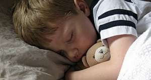 استخدام الأطفال للموبايل والتابلت في غرف النوم يسبب الارق