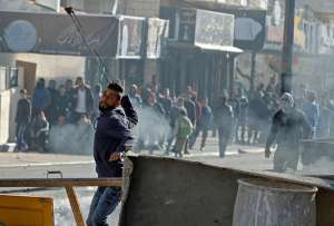 إصابة 36 فلسطينياً في مواجهات مع الاحتلال بالضفة وغزة