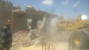 بالصور :حي الجناين يقوم بإزالة الاشغالات بمنطقة أبو عارف الجديدة بالسويس
