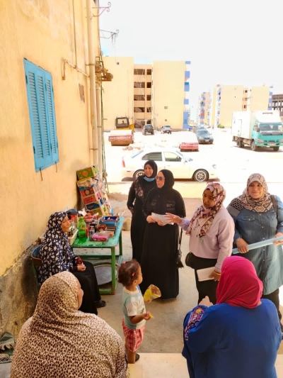 بالصور : المجلس القومى للمراة فرع السويس ينفذ حملة طرق ابواب بعنوان &quot; احميها من الختان &quot;