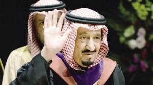 ملك السعودية يرفض أن تحرسه أمرأة خلال عطلته بجنوب فرنسا