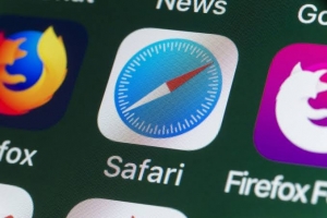 ثغرات أمنية في متصفح «Safari» بأجهزة «أبل»