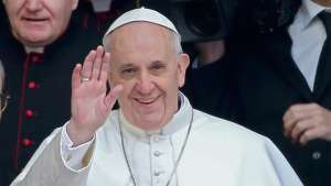 «بابا الفاتيكان» يدعو رعايا أوروبا إلى استضافة عائلة من «اللاجئين»