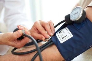 5 علامات تشير إلى ارتفاع ضغط الدم يجب ألا تتجاهلها