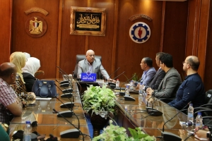 صقر يلتقي ممثلي وزارة التخطيط وأعضاء المركز التكنولوجي بمحافظة السويس