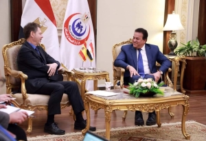 وزير الصحة يستقبل السفير الأسباني لدى مصر لبحث سبل التعاون المشترك