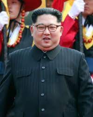 الزعيم الكوري الشمالي كيم جونج أون يشرف على تدريبات على الحرب الجوية