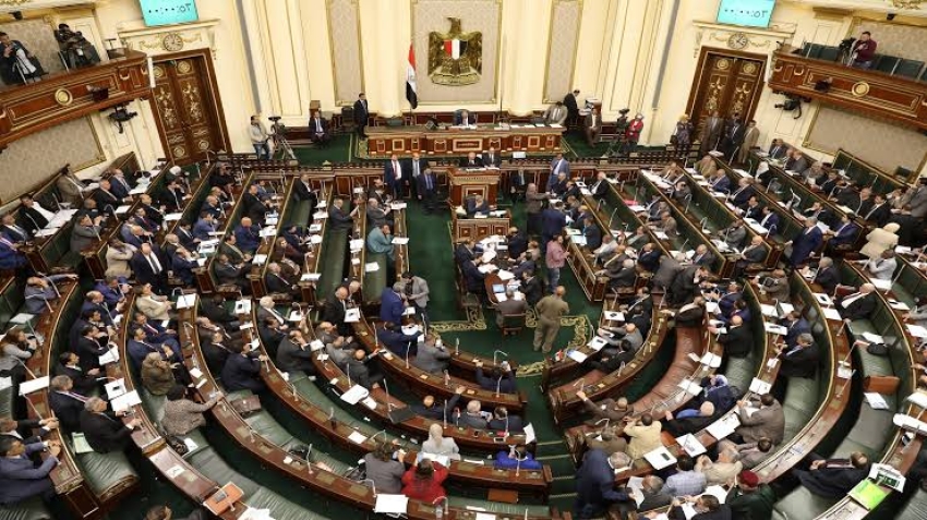 إكسترا نيوز: السيسي يدعو البرلمان للنظر في تعديل وزاري يشمل 13 حقيبة