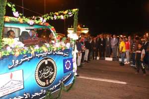 موكب عربات الزهور علي الكورنيش الجديد احتفالا بعيد السويس