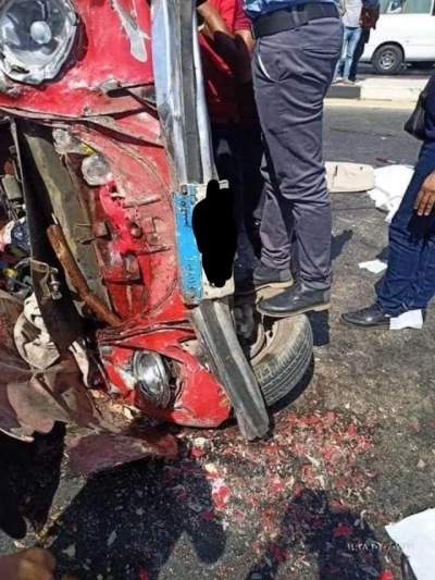 صورة اليوم: مصرع 2 واصابة ٦ في حادث تصادم سيارة ملاكي بميكروباص بطريق القاهرة _السويس