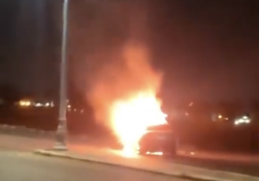 فيديو ..احتراق سيارة ملاكي ووفاة سائقها بمدينة السلام 1 بالسويس