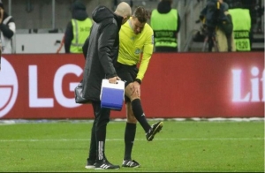 إصابة الحكم الألماني بريتش بقطع في الرباط الصليبي للركبة خلال إدارته مباراة شتوتجارت مع اينتراخت