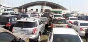 تكدس آلاف السيارات على الحدود السعودية القطرية