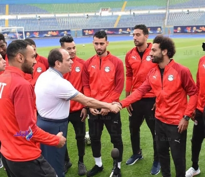 الرئيس السيسي يزور المنتخب الوطني لكرة القدم بإستاد الدفاع الجوي