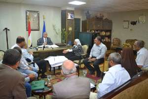 محافظ السويس يعقد اجتماعا لعرض معوقات تنفيذ المسار الجديد لطريق مصر السويس