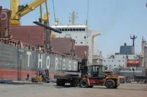 وصول 4500 طن بوتاجاز لموانى السويس و 13 الف طن زيوت نخيل لميناء الادبية
