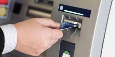 عمولات البنوك علي السحب من الـATM عند استخدام بطاقات المشتريات فقط